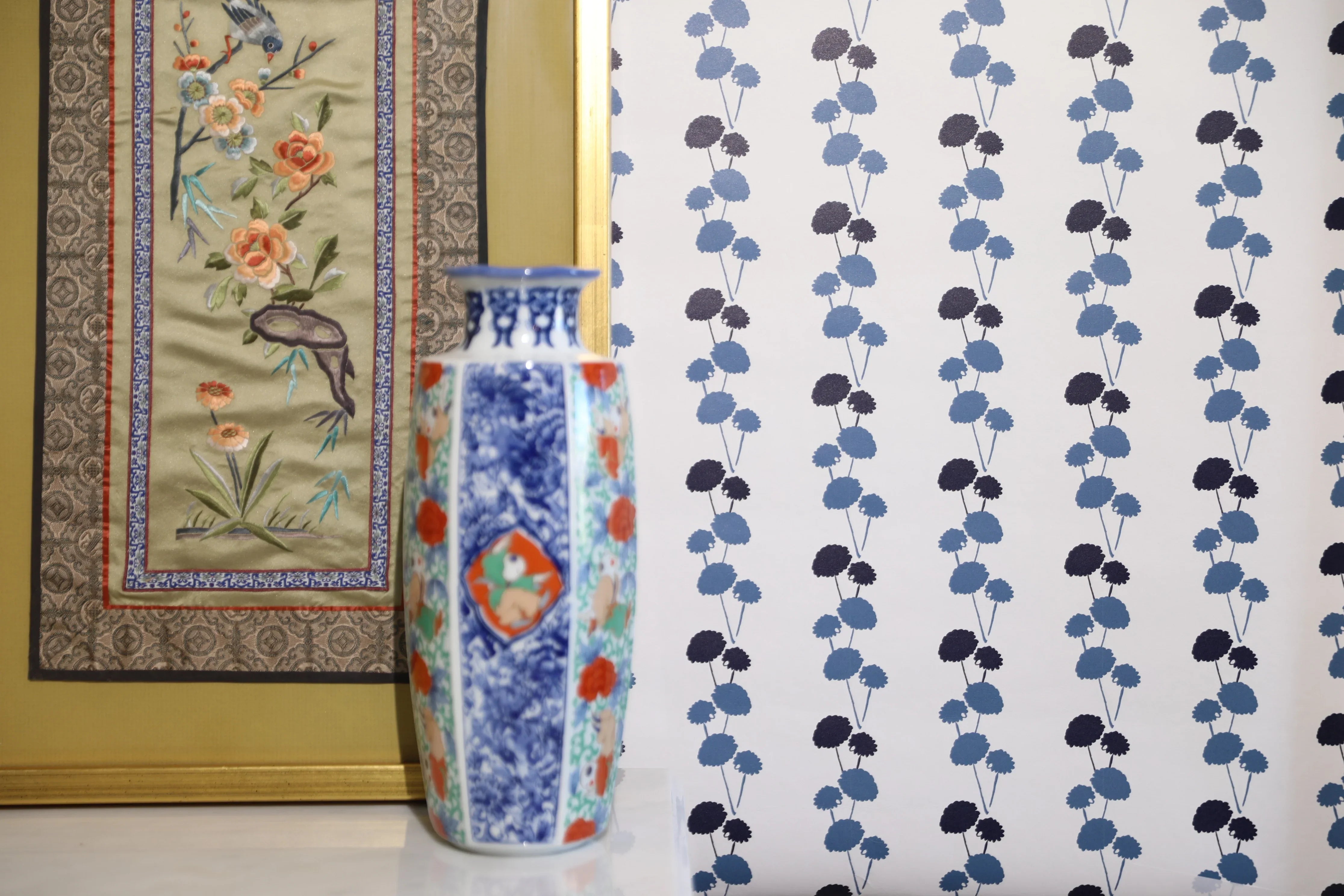Luxury botanical and floral wallpaper featuring an elegant linear dahlia vine pattern inspired by English gardens, designed for modern traditional interiors, powder rooms, bedrooms, dining spaces, and layered luxury homes. Sustainably printed in England by Truett Designs.
